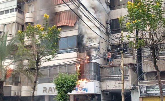 רכבים מתפוצצים ובניינים עולים באש: תיעודים מהמתקפה בלבנון