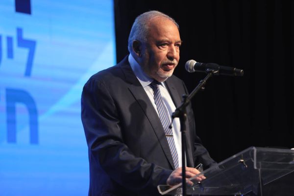 ליברמן על הפיצוצים בלבנון: זה מה שאני הייתי עושה עכשיו