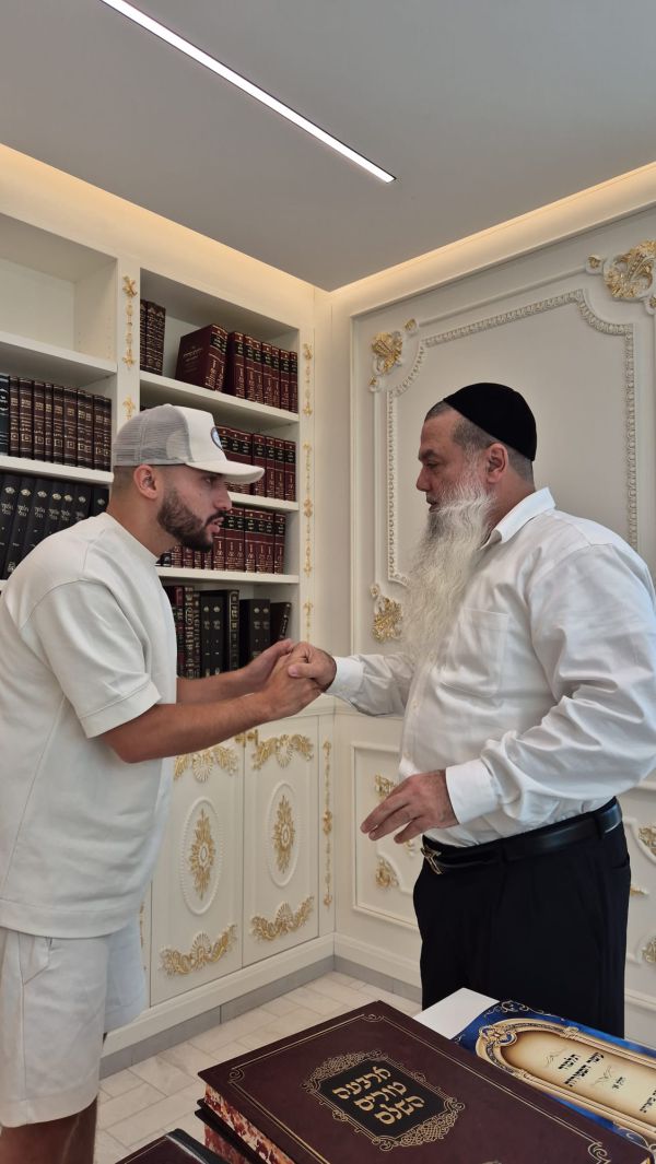 אחרי הסערה: זוכה ה"אח הגדול" מתברך אצל הרב