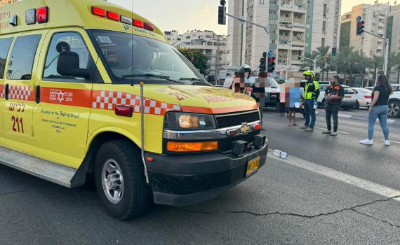 תל אביב: צעירה במצב קשה לאחר שנפגעה מרכב