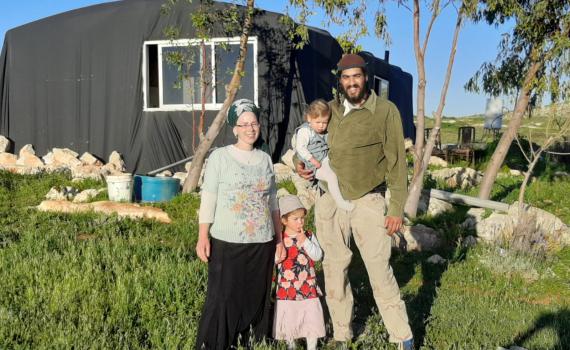 "אגרוף כפול בבטן": בלוט חתם על צו מנהלי נגד אב לשלושה