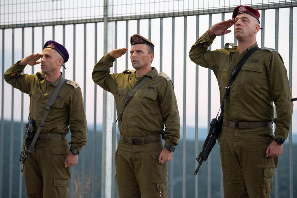 (במרכז תת אלוף שי קלפר, מפקד עוצבת הגליל)