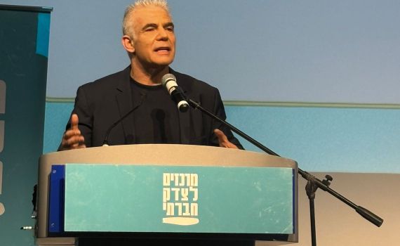 לפיד משתלח בגדעון סער: "יעביר את חוק ההשתמטות"