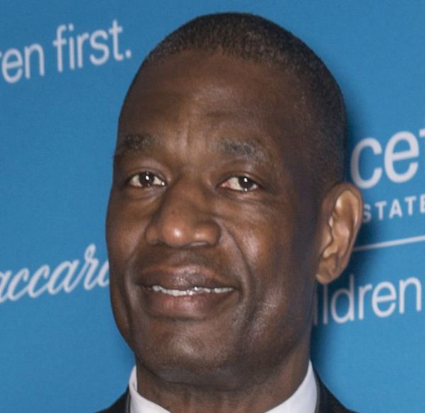 כוכב ה-NBA דיקמבה מוטומבו הלך לעולמו בגיל 58