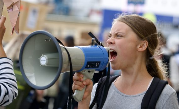 שמירה על הסביבה: גרטה טונברג נעצרה בהפגנה אנטי ישראלית