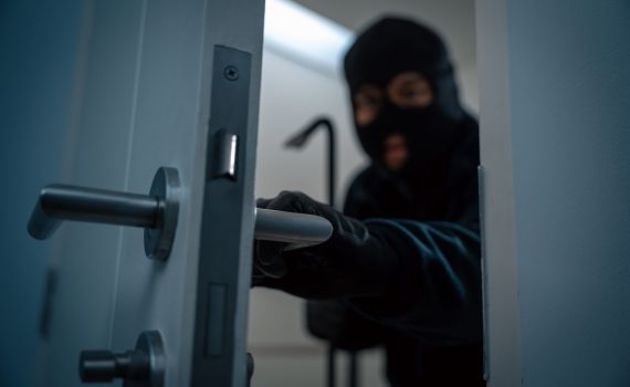 צרפת: בני זוג תכננו התנקשות בישראלים בשליחות איראן