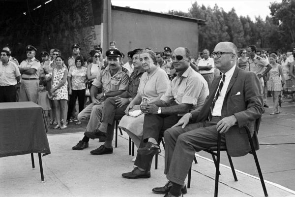 גולדה בדיון עם ראשי הצבא: "זה חטא שלא ייסלח"