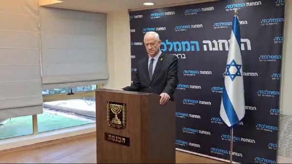גנץ: "קורא לרמטכ"ל לשלוח צווי גיוס לכל החרדים"