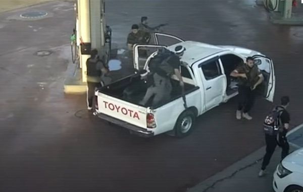 היום שלא נגמר – דקה אחרי דקה. פרק 2 המחבלים מגיעים