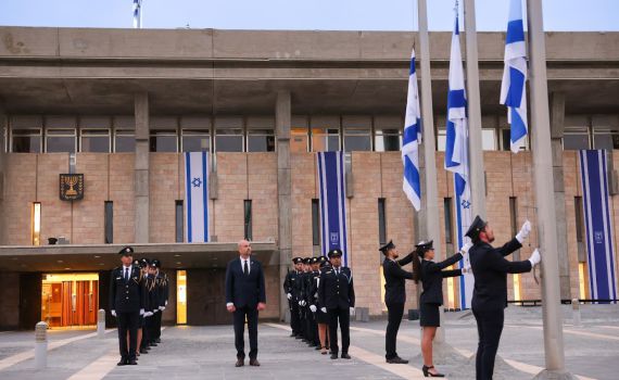 שנה לטבח שמחת תורה: הכנסת הרכינה ראש לזכר הנספים
