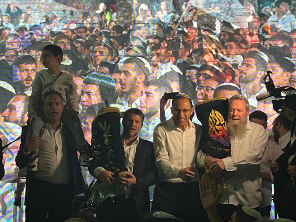 ״תבטיחו לי שבשנה הבאה הקפות שניות בגוש קטיף״