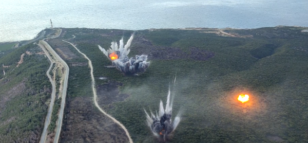 גייזרים באוויר: צה"ל מעלה את מנהרות חיזבאללה באש | צפו