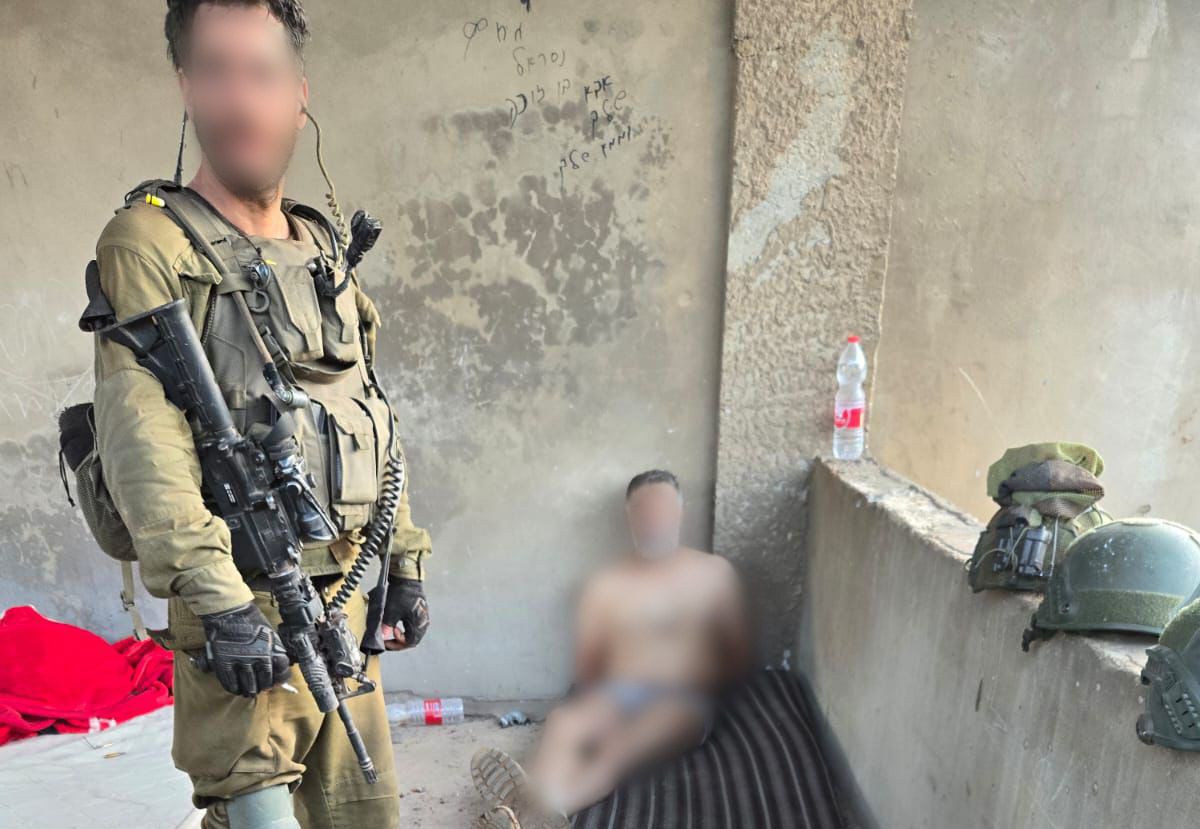 צפו: מחבל חיזבאללה נכנע במקום המסתור והועבר להמשך חקירה