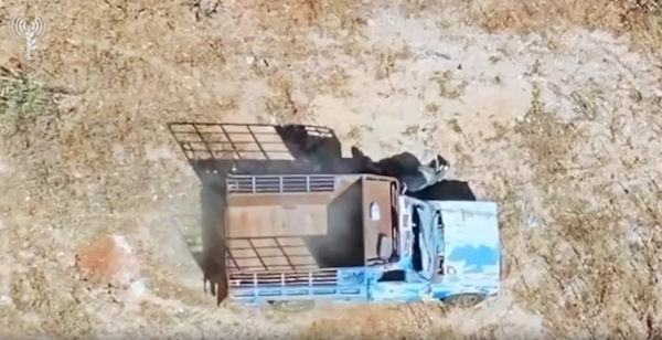 מתחת לגלגלי המשאית: צה"ל צלף במחבלים שכיוונו נשק ללוחמים