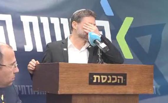 צפו: סמוטריץ' הזכיר את הנופלים ונשנק מדמעות