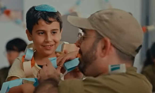 "תע-סוכה מבצעית": אמיר מויאל בעוד סרטון קורע