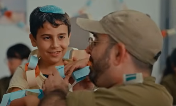 "תע-סוכה מבצעית": אמיר מויאל בעוד סרטון קורע