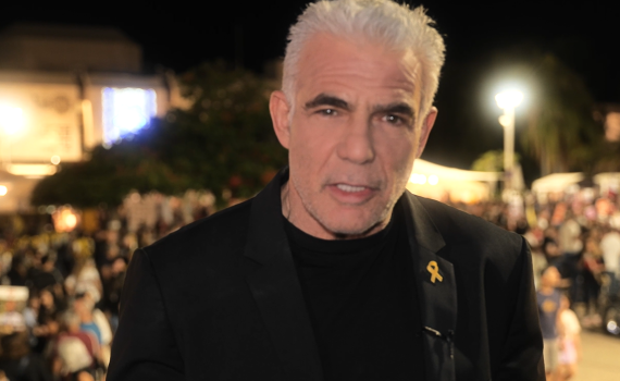 לפיד: "ממשלת ישראל צריכה להציע הרבה כסף"