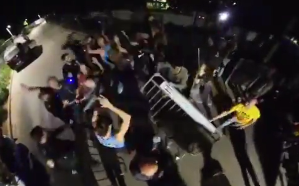 קיסריה: פעילי שמאל פרצו את הגדרות לביתו של רה"מ