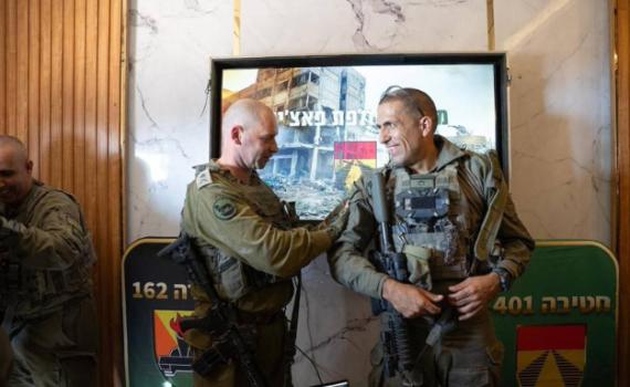 במערכת הפוליטית מספידים: "גיבור ישראל, דמות מופת"