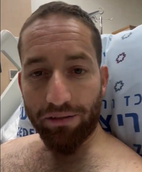 עיתונאי כאן 11 מעדכן במצבו מבית החולים. צפו