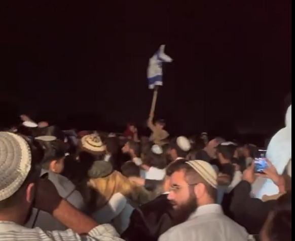 הקפות שניות בנובה: לראשונה אלפים חזרו לרקוד