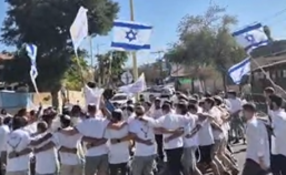 מצמרר: הרחובות המדממים באופקים הפכו למפגן שמחה עוצמתי