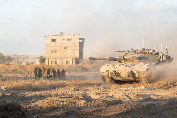 בלי הפסקה: צה"ל ממטיר אש על עזה ולבנון