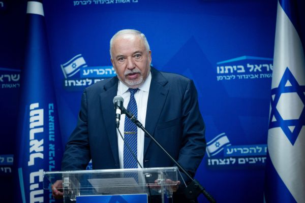 ליברמן תומך בהגרי ותוקף את הרמטכ"ל: "מתבטל בפני הדרג המדיני"