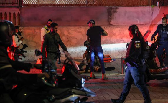 מנטרל המחבל: חילץ מהנובה וקיבל רישיון נשק לפני חצי שנה