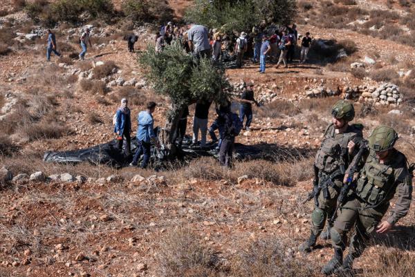 חוות גלעד: שני שוטרים פלסטינים נפגעו מירי