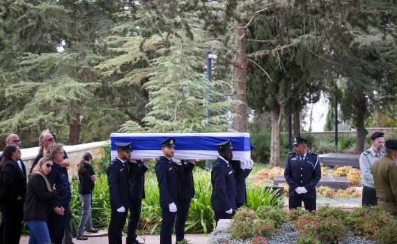 יושב ראש הכנסת ה-14, דן תיכון, הובא למנוחות