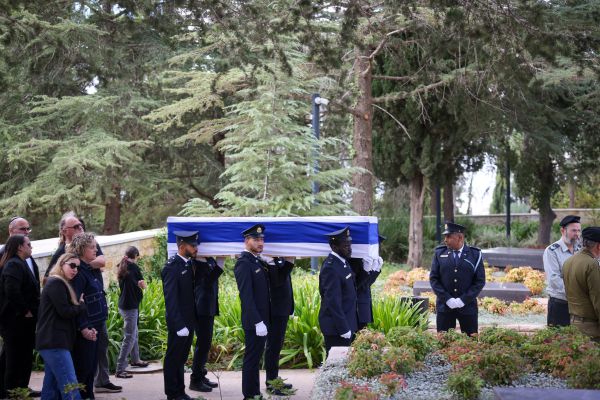 יושב ראש הכנסת ה-14, דן תיכון, הובא למנוחות