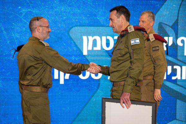 "למנוע את הדפיקות בדלת והדפיקות בלב"