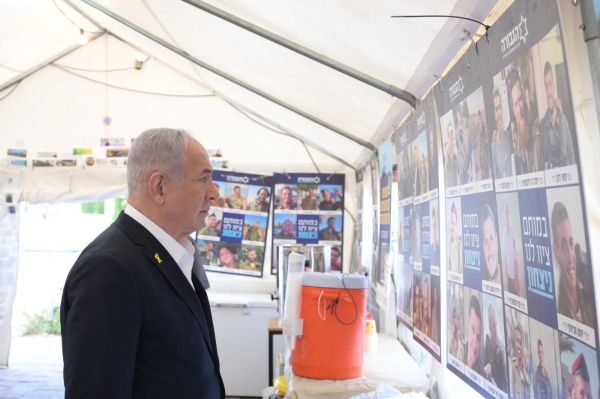 ביקור לא צפוי: נתניהו ביקר במאהל הגבורה בירושלים