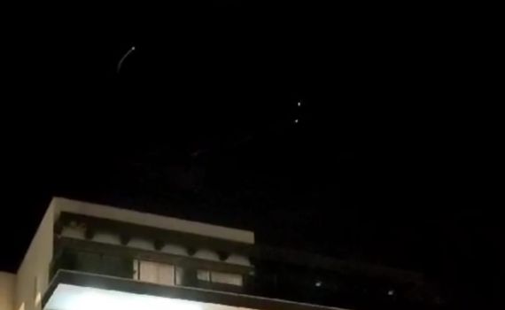 המתקפה האיראנית: צפו במאות המיירטים טסים בשמי ישראל