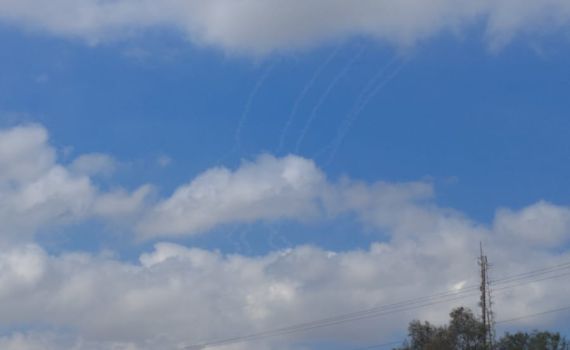 5 רקטות מעזה לגוש דן: 2 פצועות קל מרסיסים