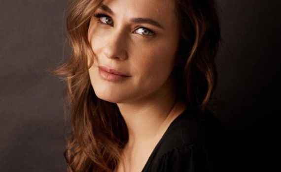 "בשדה מאחורי הבית": קרן פלס וילדי הקיבוצים מהדהדים את הטבח