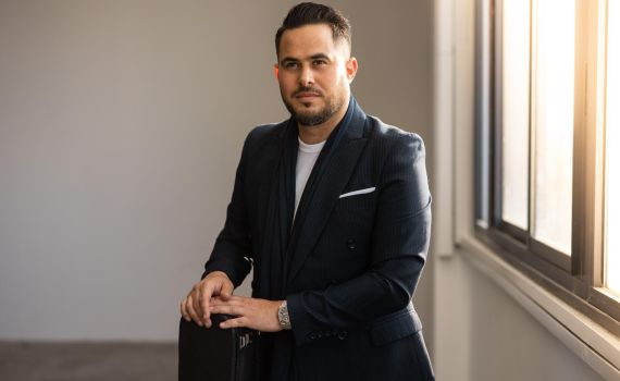 טל ועקנין משחרר ביצוע מיוחד לפיוט "אדון הסליחות" | האזינו