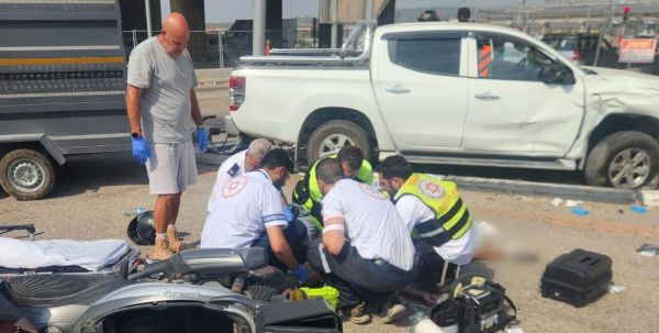 רוכב אופנוע נפגע מרכב בעפולה, מצבו אנוש