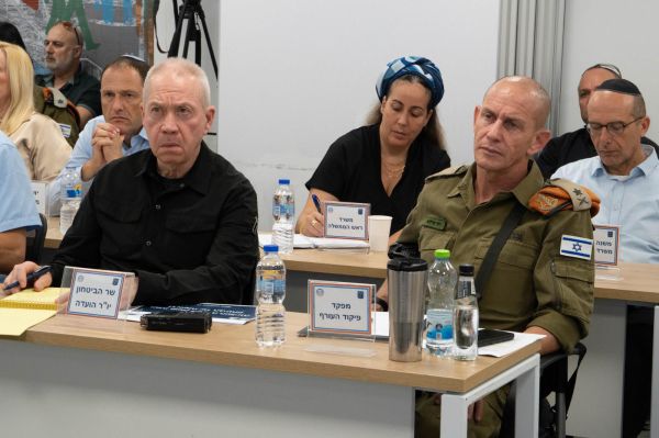 גלנט: "התגובה תהיה מדויקת, כואבת ומפתיעה כלפי איראן״