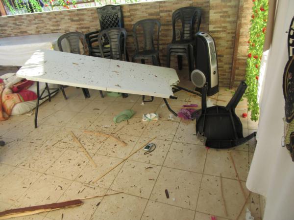 במשקל 15 ק"ג: טיל פגע בסוכת הרב רוט בבני ברק