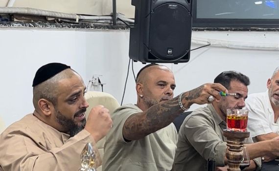 בהשתתפות אייל גולן: מעמד הקבלת פני רבו בחולון