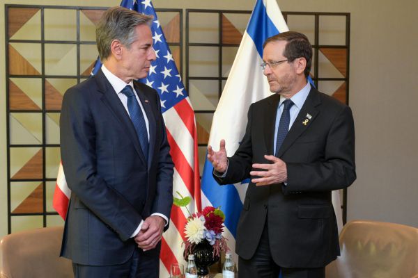 הרצוג לבלינקן: "ההתקפה על בית רה"מ לא תעבור על סדר היום"