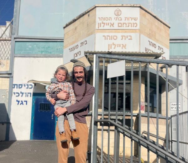 העצור המנהלי שוחרר אחרי חצי שנה וראה לראשונה את בתו