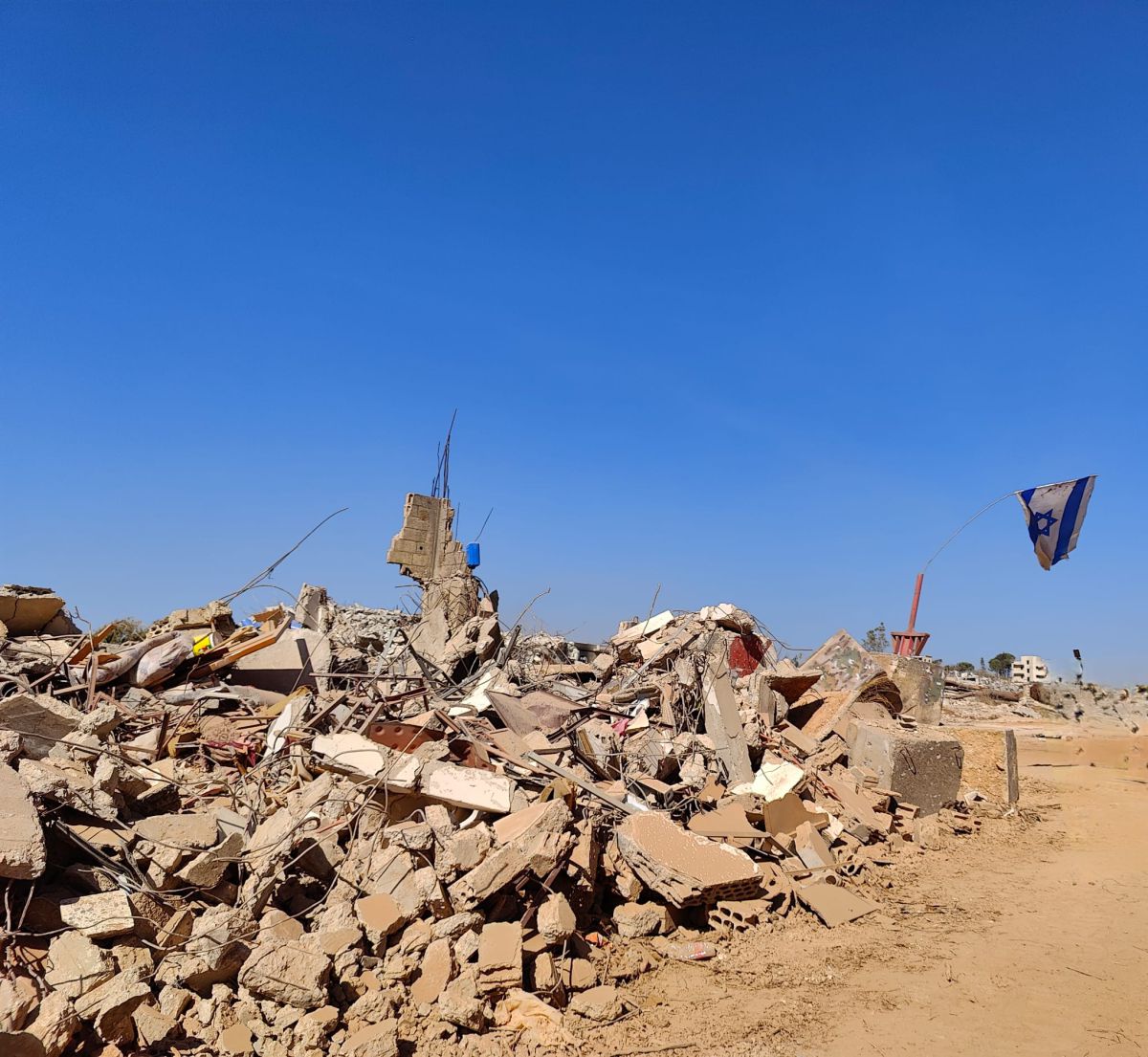 נכנסנו לעומק לבנון לסיור במעוזי חיזבאללה שצה"ל משמיד