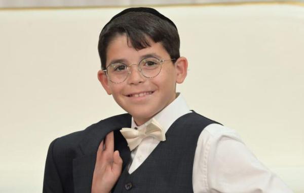 "מי אדיר": ילד הפלא של עולם המוזיקה החסידי בסינגל ראשון