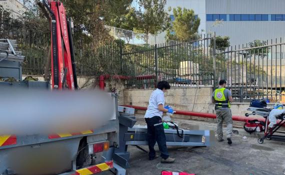 מכת תאונות העבודה: פועל נפצע באורח אנוש לאחר שנפגע מחפץ כבד