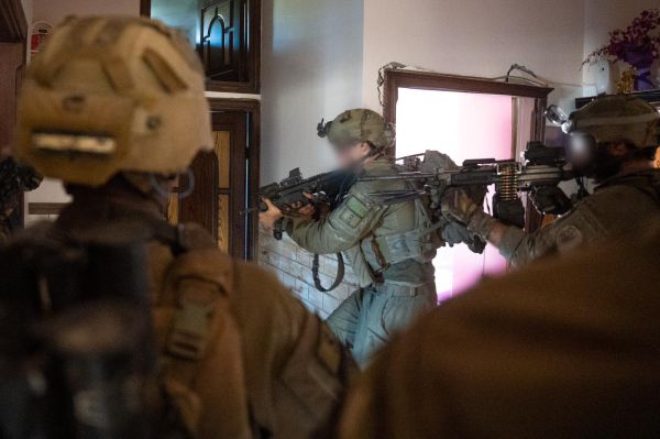 טעון ומוכן לשיגור: זה מה שמצאו הלוחמים סמוך לבתים בלבנון