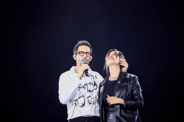 "ניצול ציני": עברי לידר מותקף על לבושו בטקס משפחות החטופים